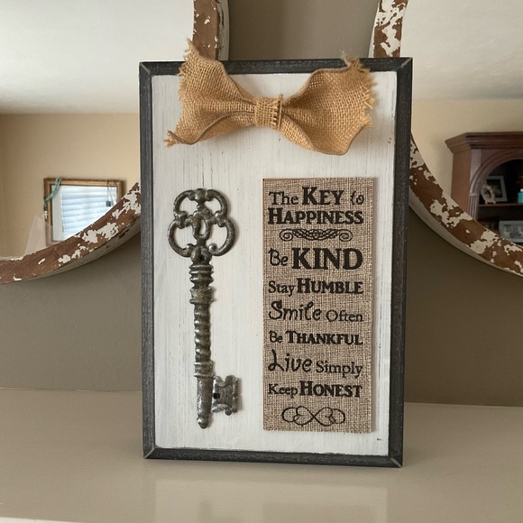 KEY TO HAPPINESS WALL PLAQUE - Picture 1 of 4